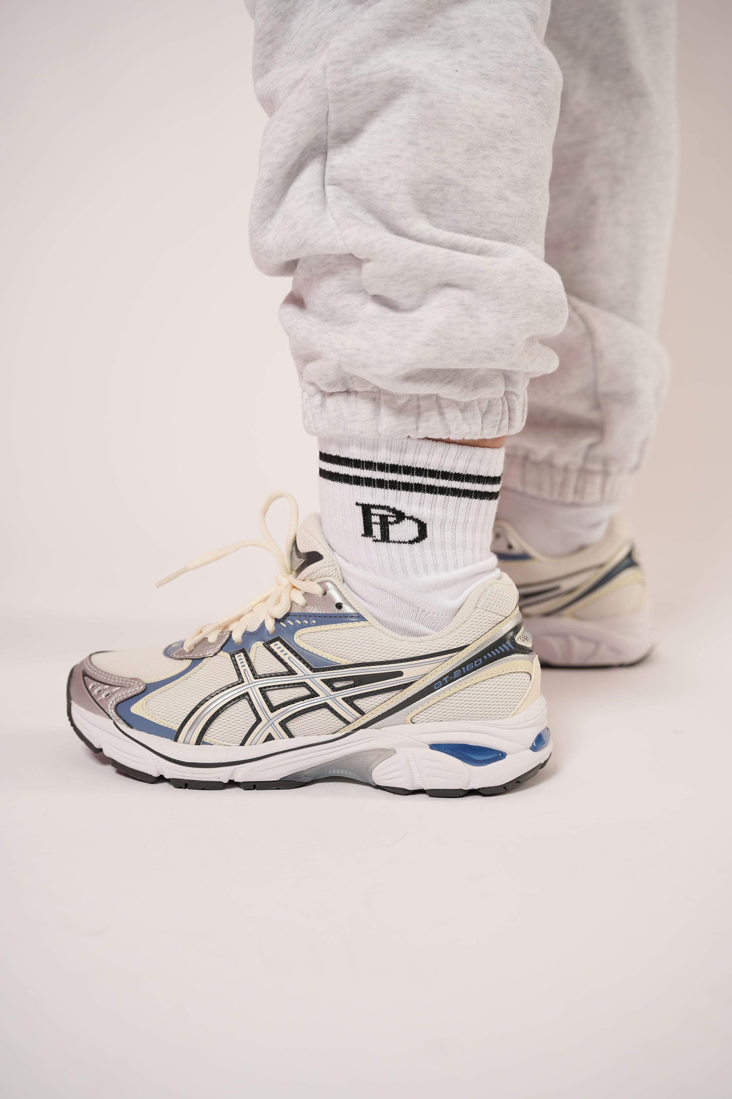 Pretty Drip PD White Half Socks – Two-Line Design